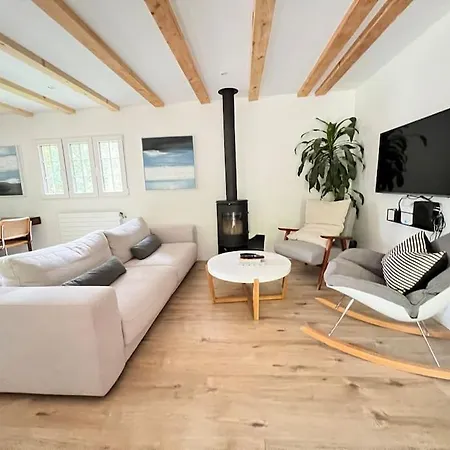 In On Edge Of Woods With River Chalet *