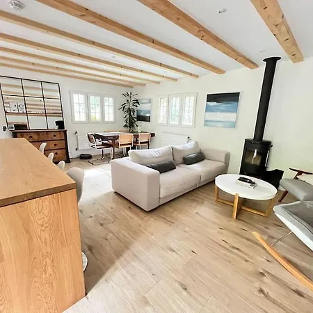 In On Edge Of Woods With River Chalet *