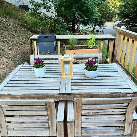 In On Edge Of Woods With River Chalet *