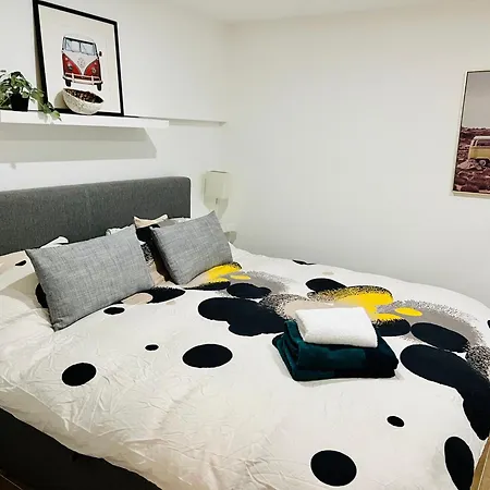 In On Edge Of Woods With River Шале *