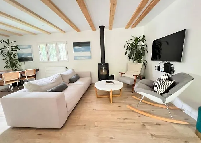 In On Edge Of Woods With River Шале *