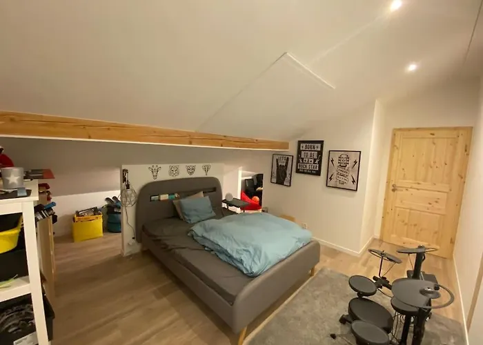 Шале In On Edge Of Woods With River Лозанна