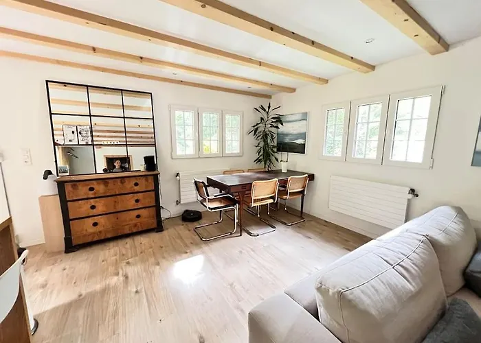 In On Edge Of Woods With River Шале Лозанна