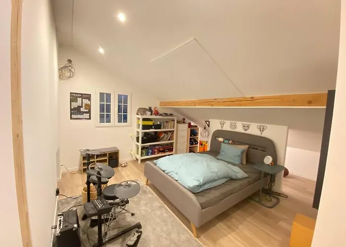 Chalé In On Edge Of Woods With River Lausana