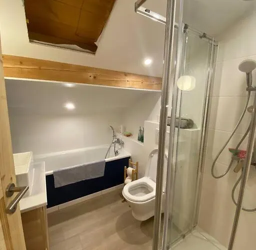 In On Edge Of Woods With River Лозанна