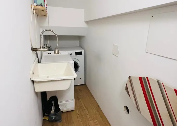 In On Edge Of Woods With River Лозанна