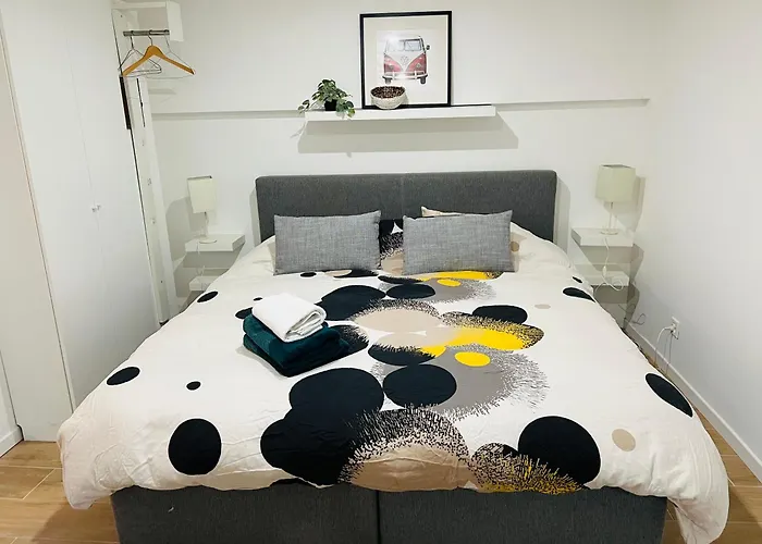 In On Edge Of Woods With River Шале Лозанна